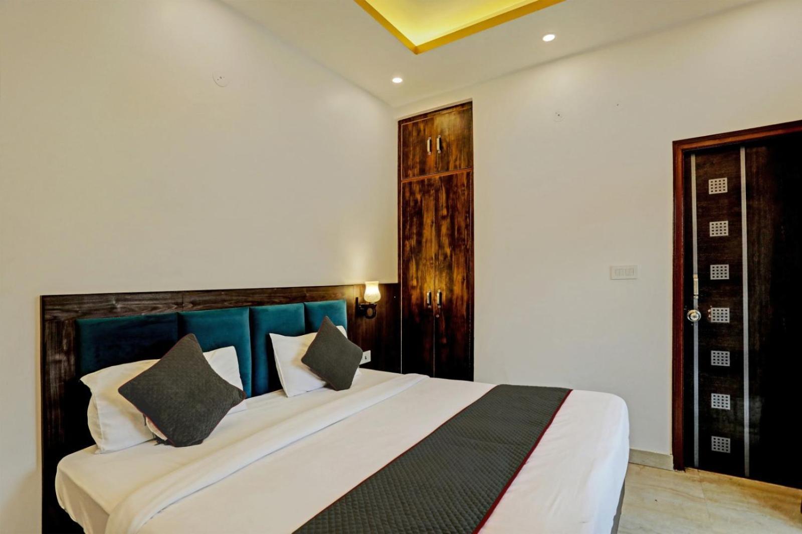 Hotel Golden Prime King Yeni Delhi Dış mekan fotoğraf