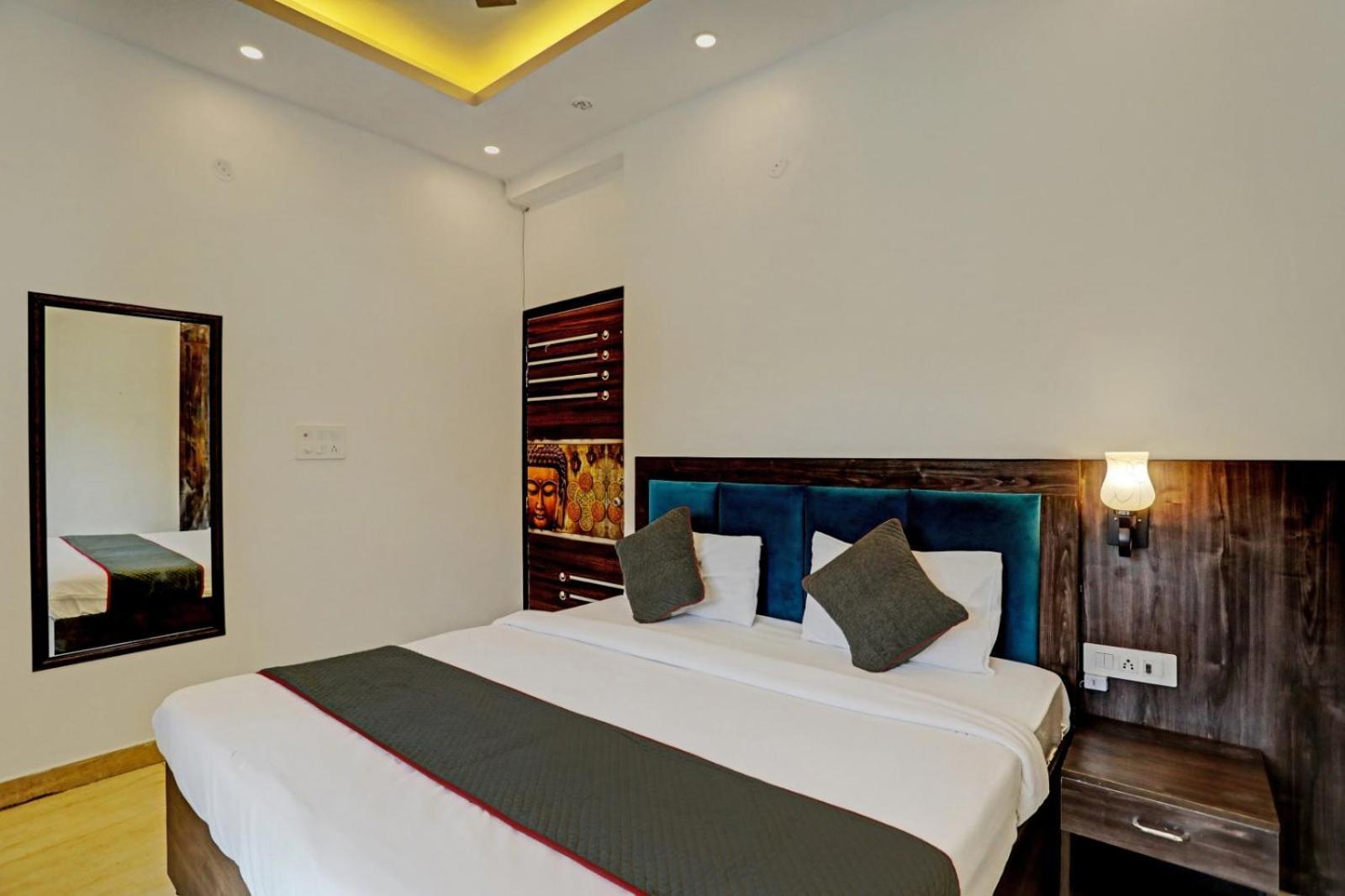 Hotel Golden Prime King Yeni Delhi Dış mekan fotoğraf