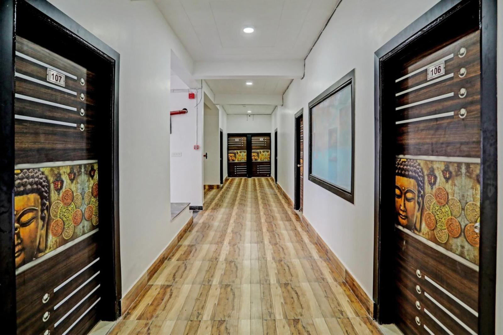 Hotel Golden Prime King Yeni Delhi Dış mekan fotoğraf