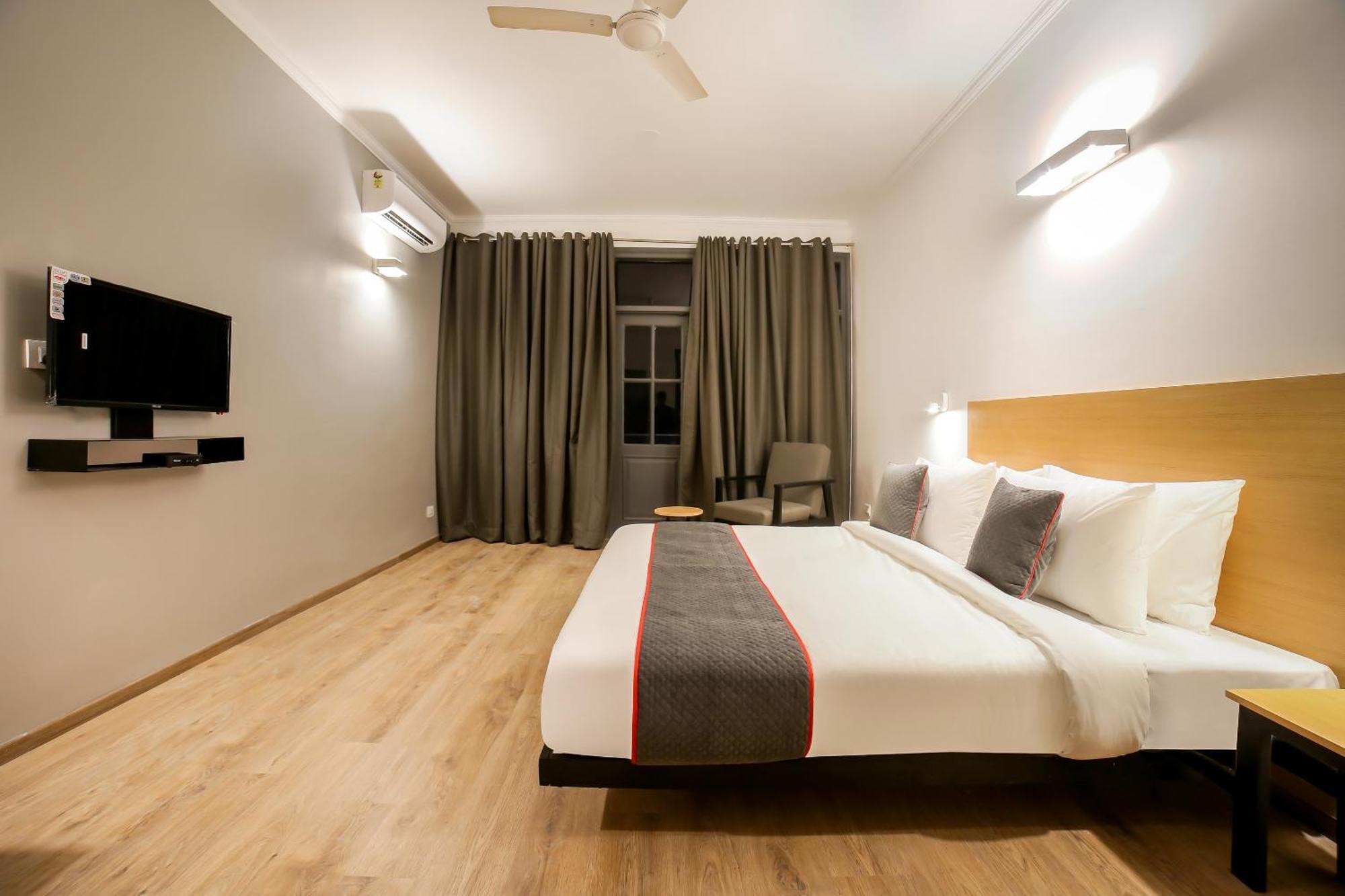 Hotel Golden Prime King Yeni Delhi Dış mekan fotoğraf