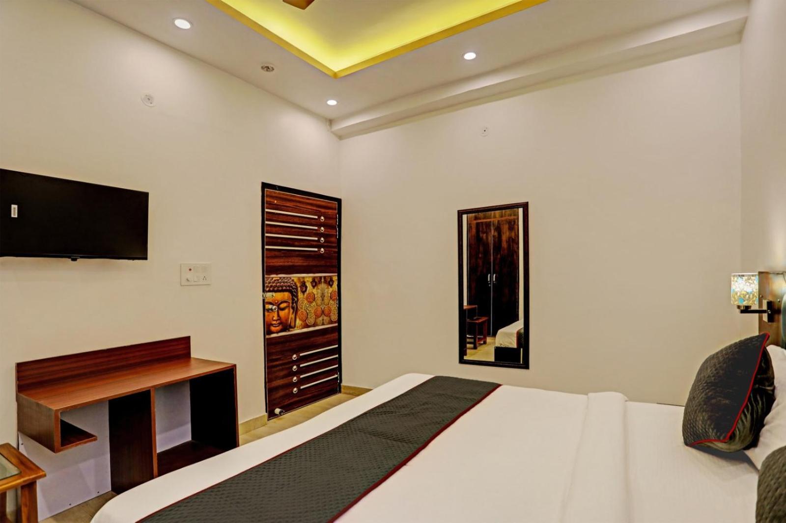 Hotel Golden Prime King Yeni Delhi Dış mekan fotoğraf