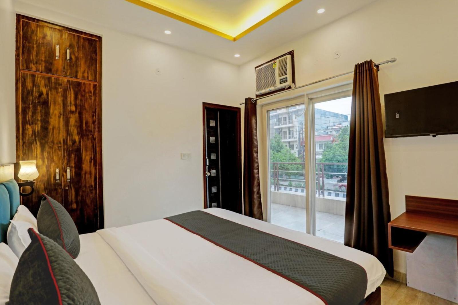 Hotel Golden Prime King Yeni Delhi Dış mekan fotoğraf