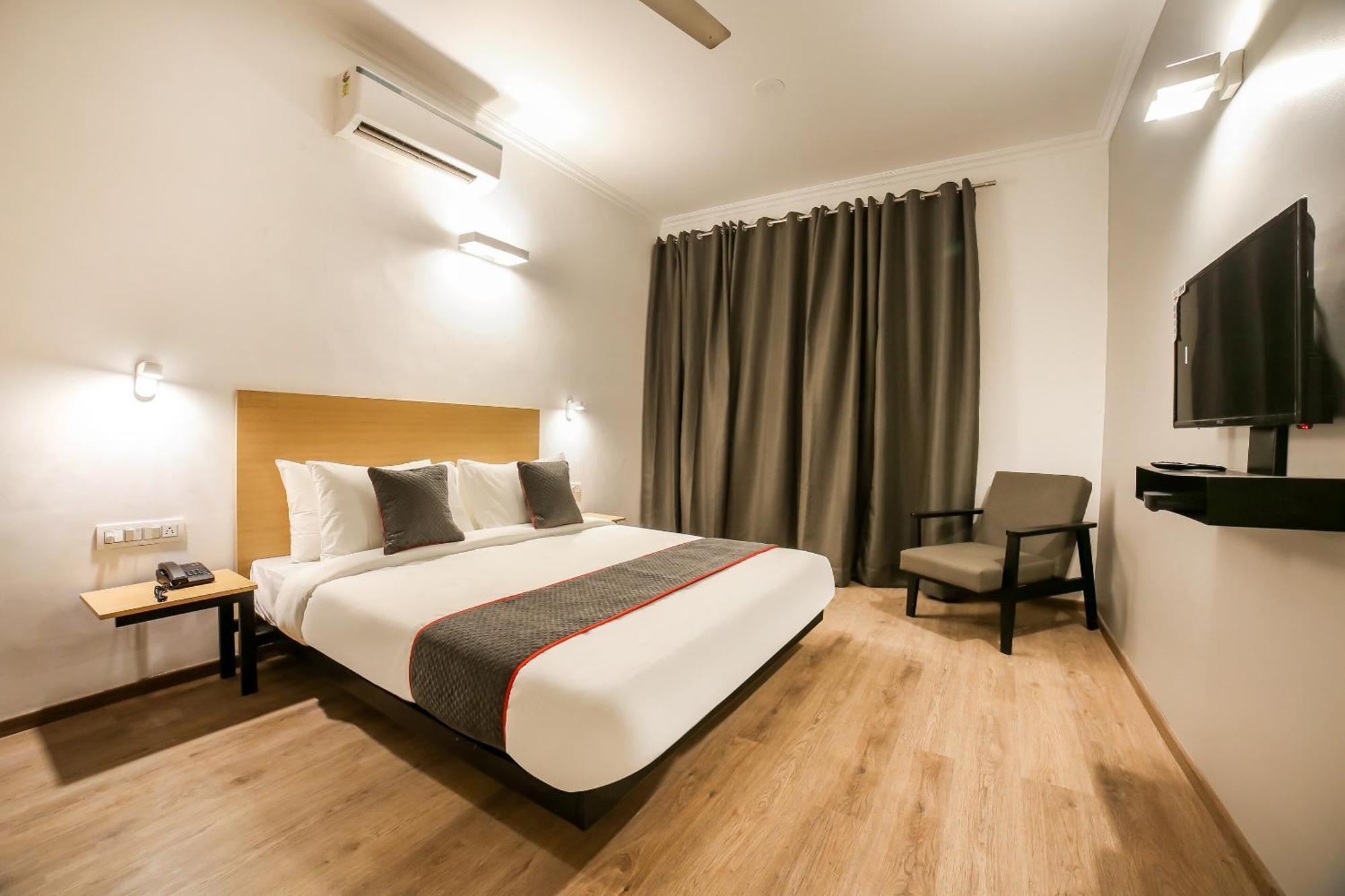 Hotel Golden Prime King Yeni Delhi Dış mekan fotoğraf